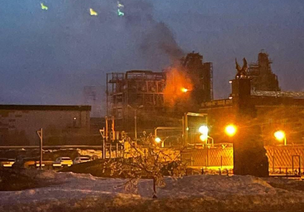 В Татарстане беспилотник ударил по нефтеперерабатывающему заводу. Фото: Baza