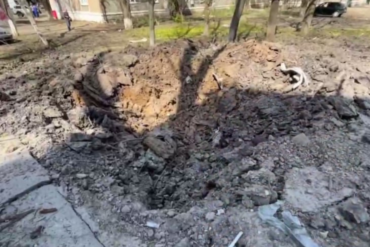 В Енакиево упала авиабомба. Фото: соцсети 