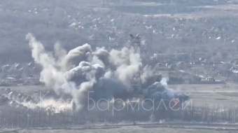 Разрушение Часов Яр: оккупанты наносят авиаудары. Фото: кадр из видео