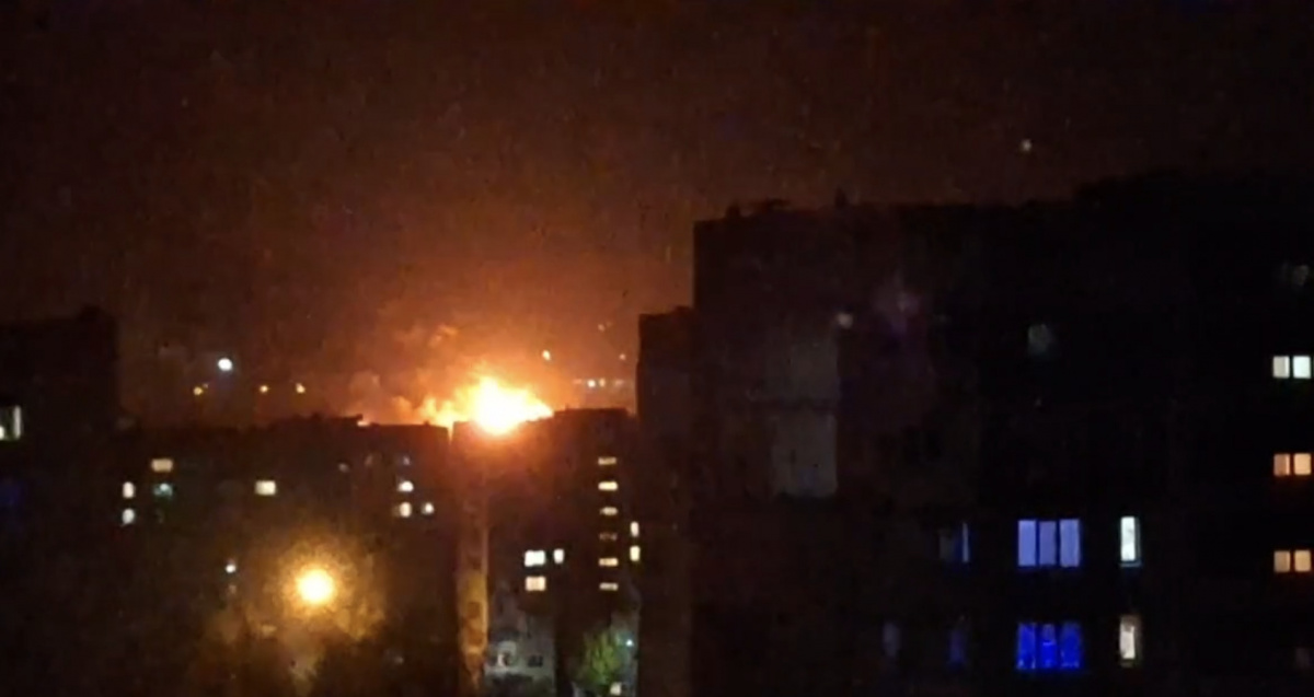 Последствия ракетного удара в Луганске. Кадр из видео