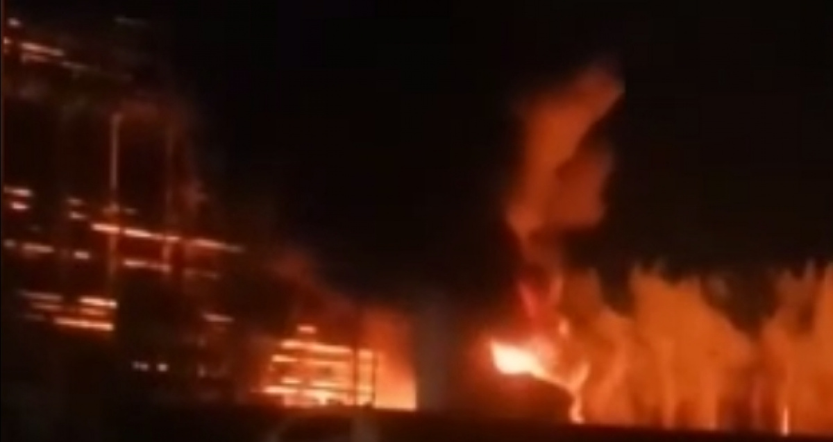 На НПЗ «Перший завод» стався розлив 5 тонн нафти. Фото: кадр із відео