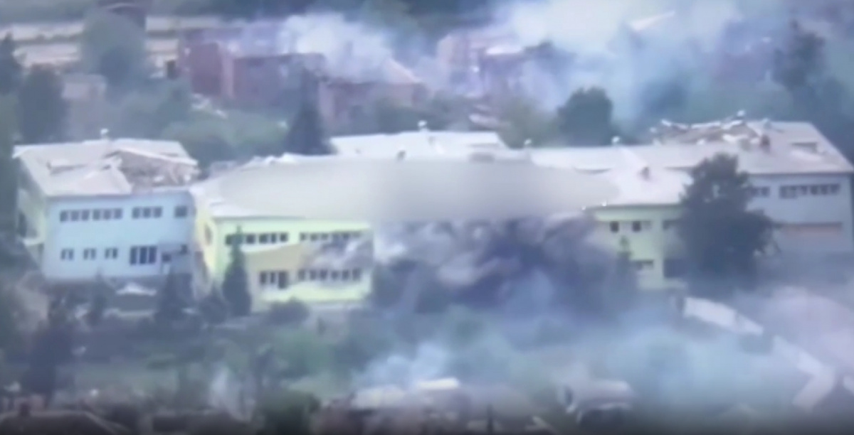 Бои в Волчанске: атака авиации РФ на детский сад №6. Фото: кадр из видео