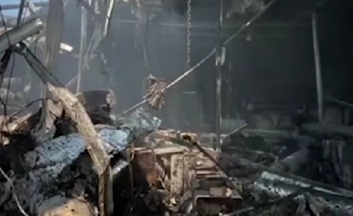 Росія вдарила С-300 по друкарні у Харкові: 7 загиблих. Фото: кадр із відео