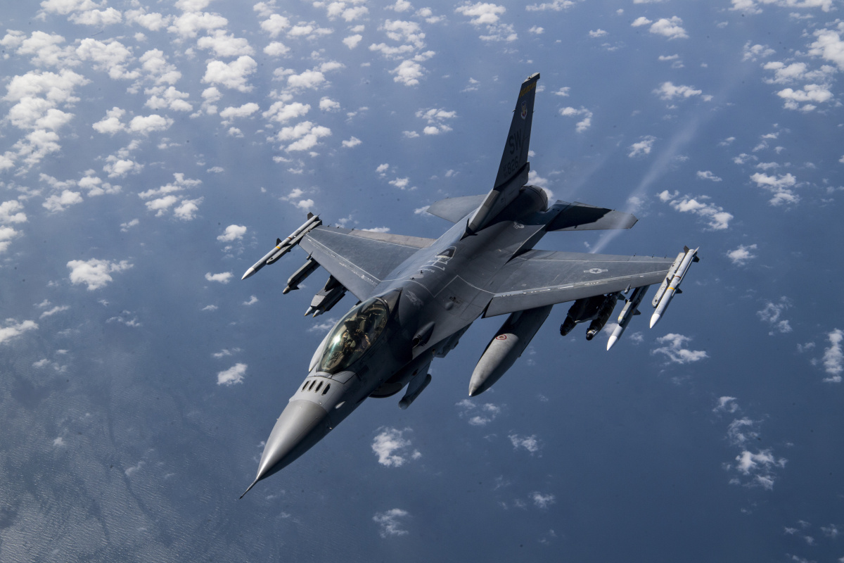 Генерал США заявив, що Україна повинна була отримати F-16 ще 2022 року. Фото: соцмережі 