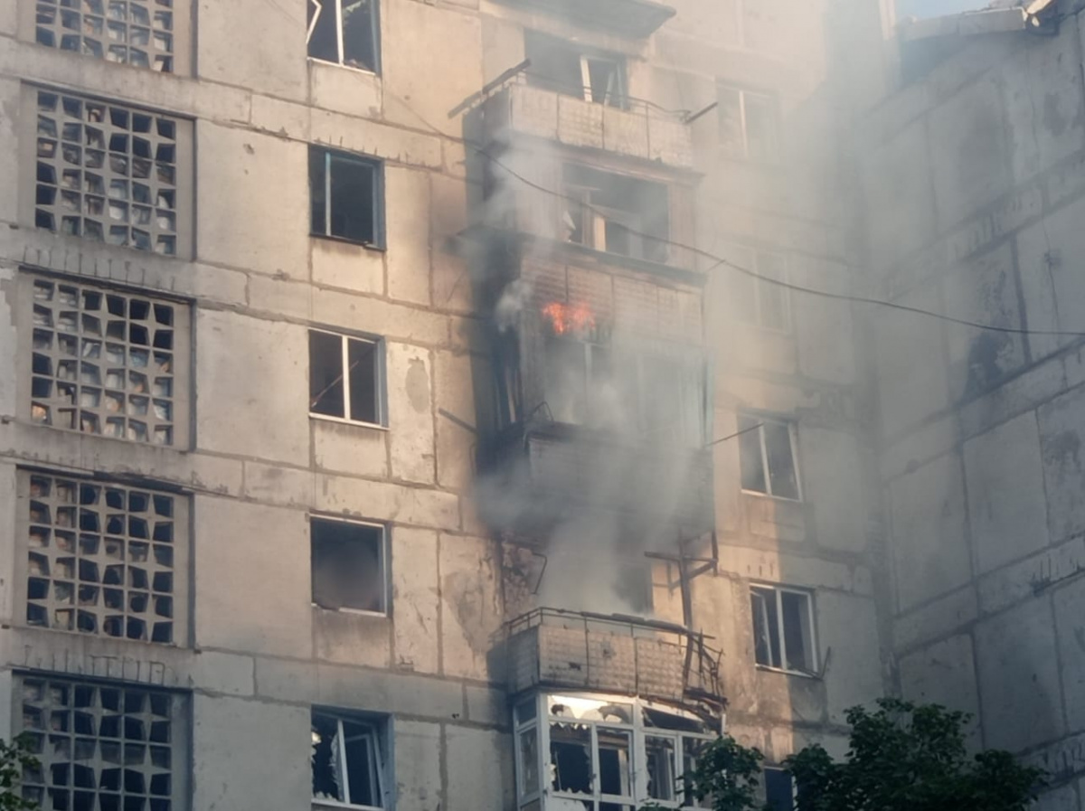 Последствия ударов авиабомб в центре Торецка 28 мая. Фото: Донецкая областная прокуратура