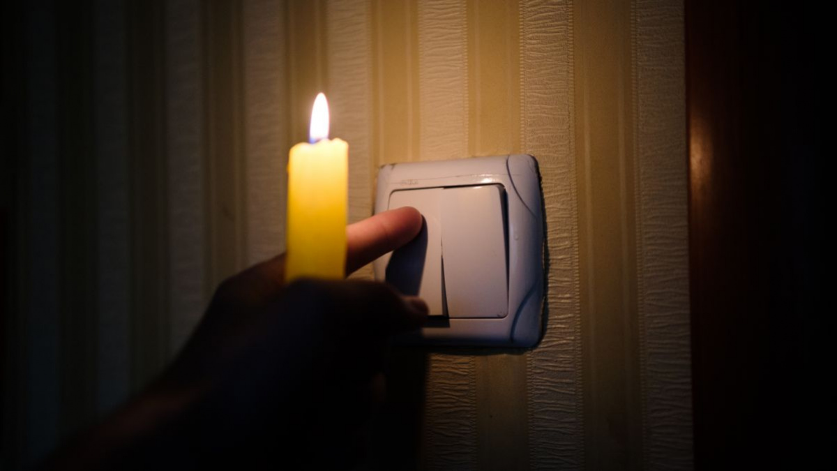 Українцям доведеться звикати жити без електроенергії більшу частину доби