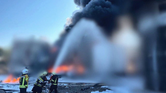Масштабный пожар на промышленном объекте в Киевской области. Фото: ГСЧС Украины
