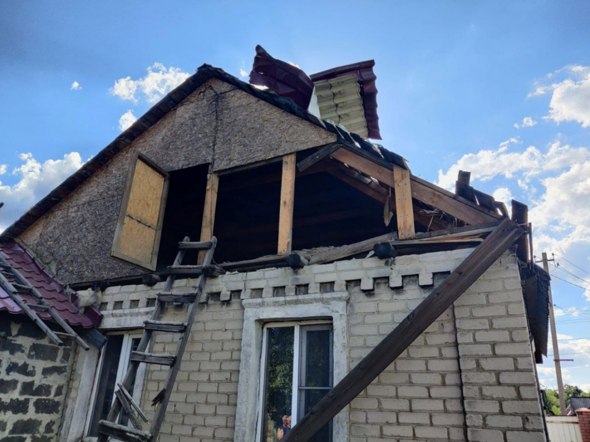 Пошкоджений через обстріл РФ будинок в Донецькій області. Фото: Філашкін / Telegram