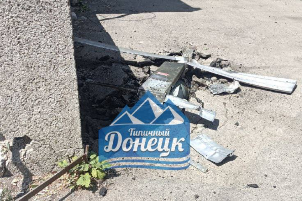 Упавшая авиабомба с УМПК в Петровском районе Донецка. Фото: соцсети