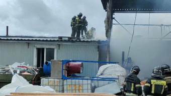 В российском Белгороде возник сильный пожар на складе. Фото: Жесть Белгород/Telegram
