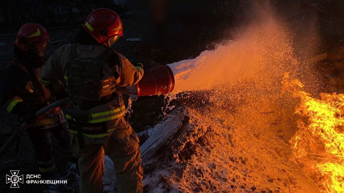 В Івано-Франківську спалахнула пожежа. Фото: ДСНС 