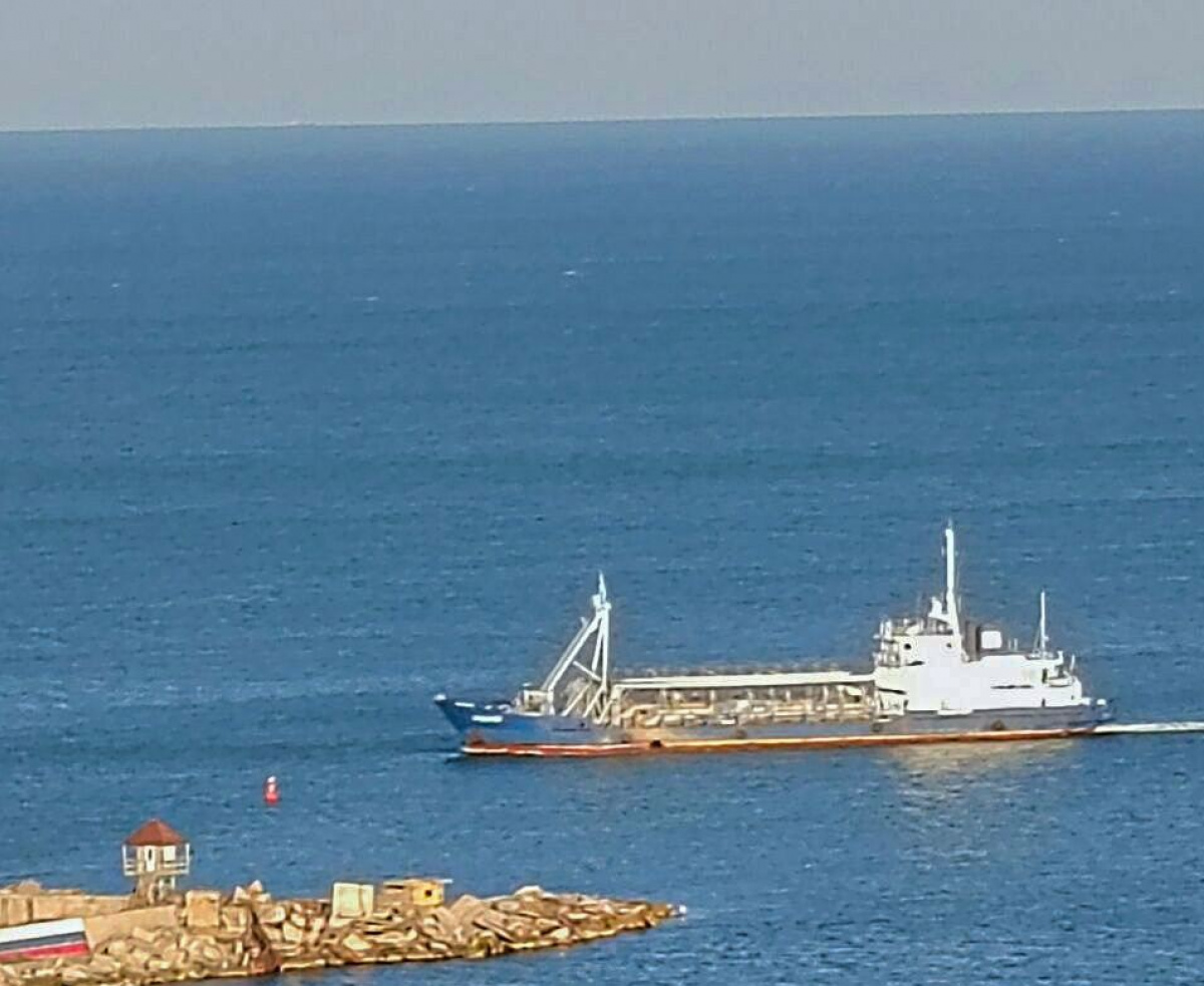 Еще один российский танкер зашел в морской порт оккупированного Мариуполя. Фото: Андрющенко Time 