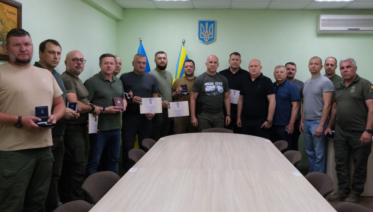 Руководители местных администраций Донецкой области получили государственные награды в День Конституции Украины. Фото: ОВА