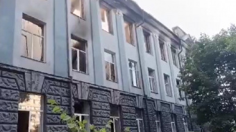 Ночной удар РФ по Херсону: повреждены дома и больница. Фото: кадр из видео
