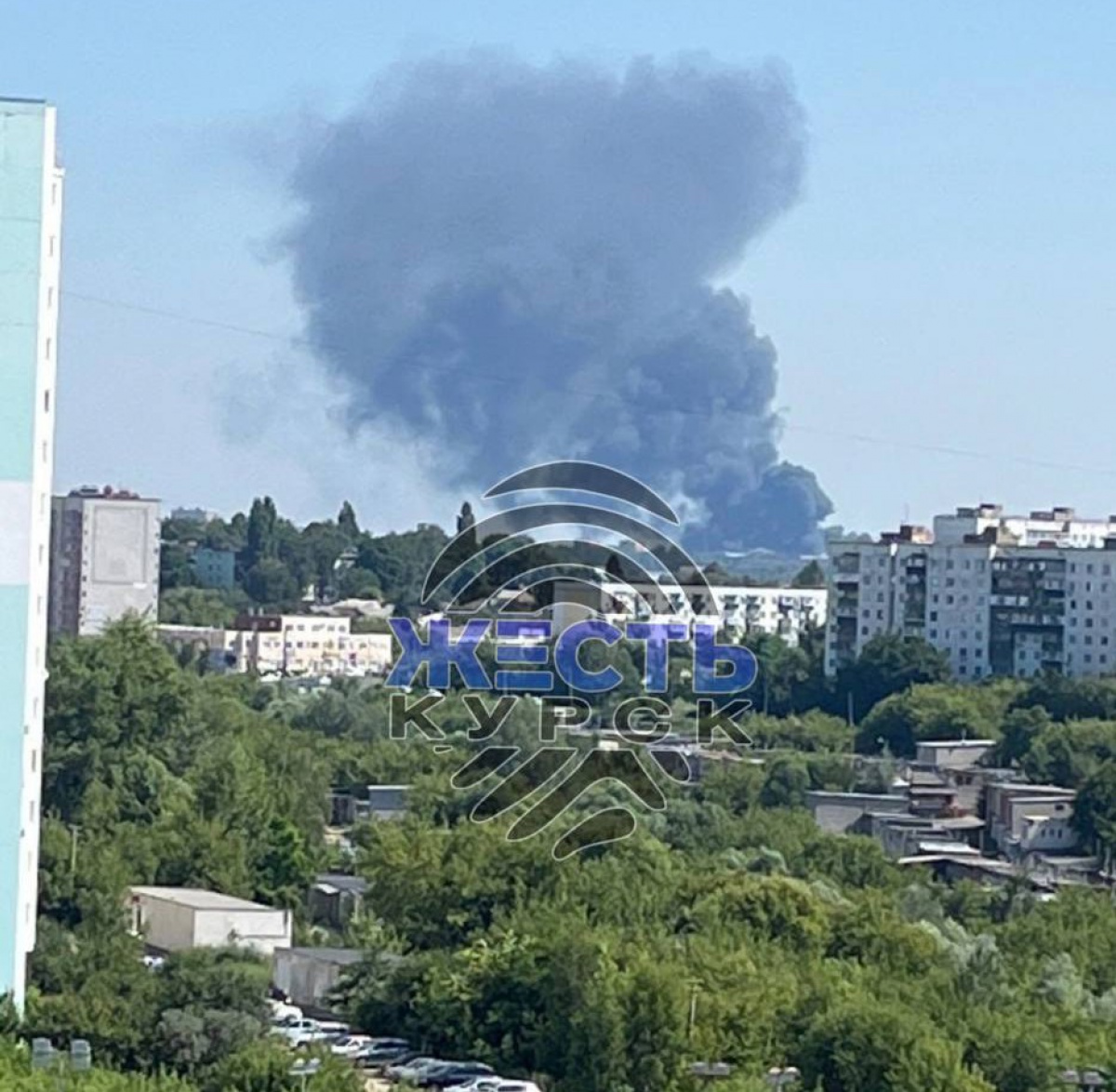 В самом центре Курска, предположительно, горит военная база. Фото: Жесть Курск/Telegram