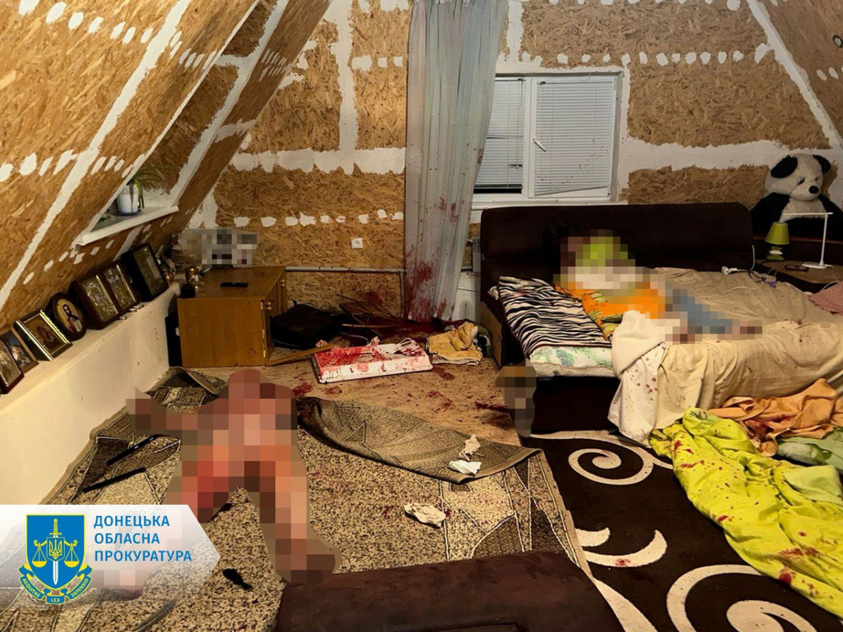 Місце жорстокого вбивства жінки та її 15-річної дочки у Слов'янську. Фото: Донецька обласна прокуратура