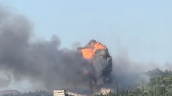 Внаслідок обстрілу в Донецьку палає російський склад боєприпасів (оновлено)
