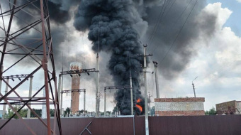 Пожежа на атакованій БПЛА електропідстанції у місті Суджа. Фото: особиста сторінка тво губернатора Курської області РФ Олексія Смирнова