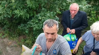 Порятунок під обстрілом жителів Красногорівки. Фото: кадр із відео