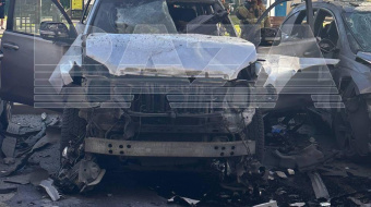 В Москве взорвали автомобиль, в котором находился российский офицер с супругой. Их доставили в реанимацию. Фото: Baza