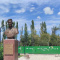 Памятник российскому военному, который убивал жителей Мариуполя. Фото: Мариупольский городской совет