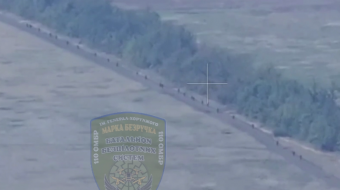 Пешая колонна российских военных на Донетчине. Фото: кадр из видео