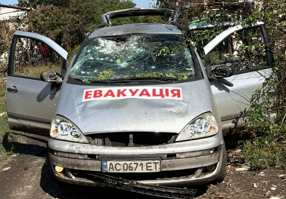 Последствия атаки дрона на эвакуационный автомобиль. Фото Богдан Зуяков / Instagram