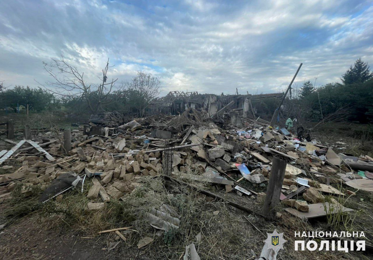 Наслідки обстрілу російськими військовими одного із населених пунктів Донецької області. Фото: Нацполіція 