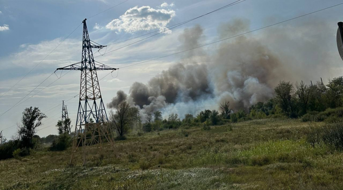 Російська армія вдарила по Слов'янську, у місті спалахнули будинки. Фото: Слов'янськ, Краматорськ/Telegram