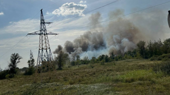 Российская армия ударила по Славянску, в городе загорелись дома. Фото: Славянск, Краматорск/Telegram