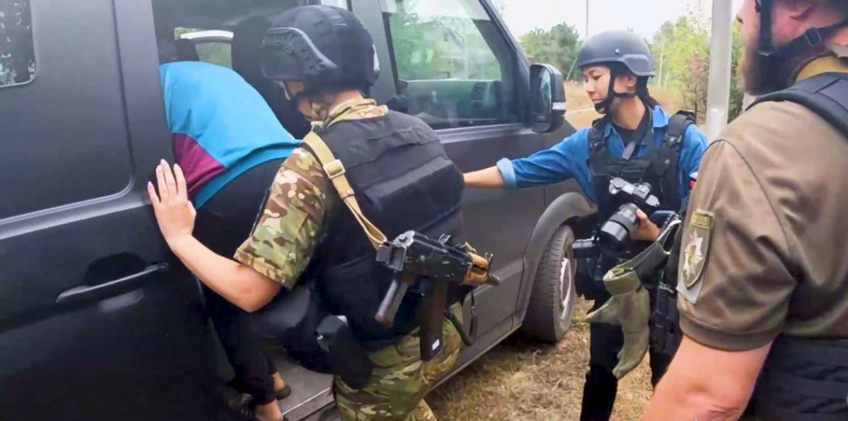 Порятунок людей у Донецькій області. Фото: кадр із відео