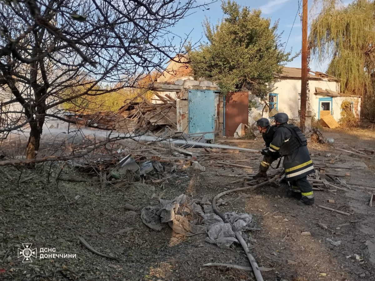 Рятувальники ліквідували пожежу у Сіверську. Фото: ДСНС 