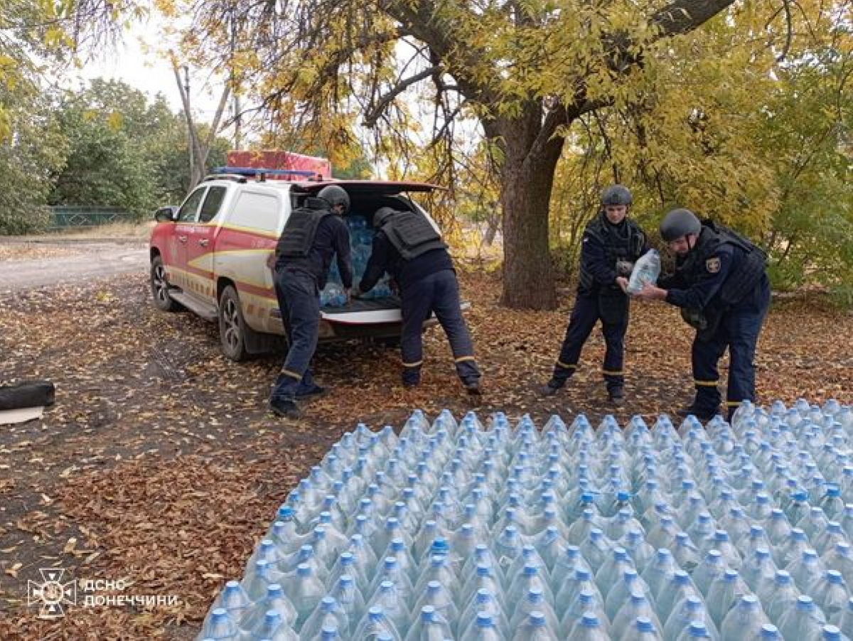 Рятувальники доправили 9000 кг гуманітарного вантажу. Фото: ДСНС 