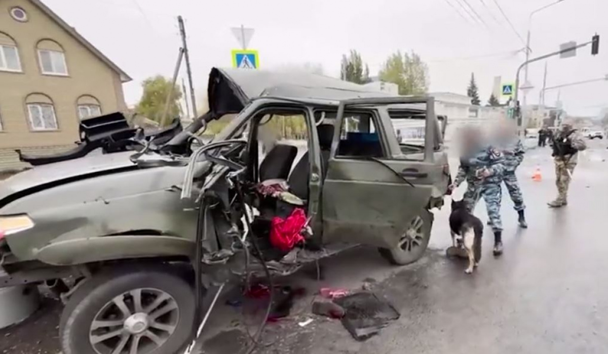 Последствия взрыва в центре захваченного Луганска. Фото: кадр из видео