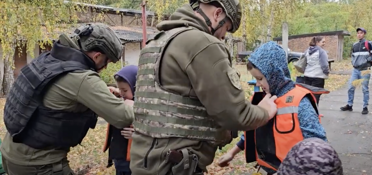 Ще кілька сімей з дітьми виїхали з прифронтової Костянтинівки 