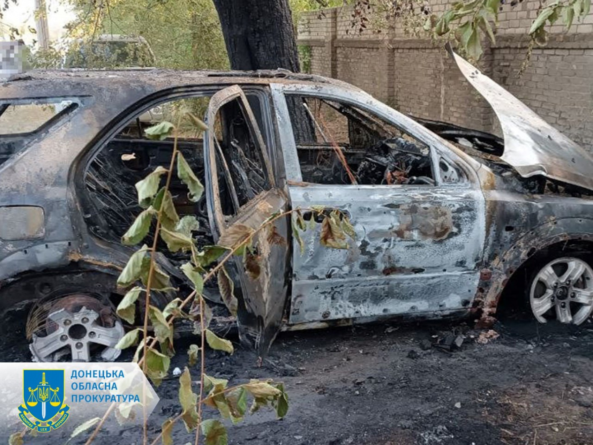 Сожженное военное авто в Славянске. Фото: Прокуратура Донецкой области