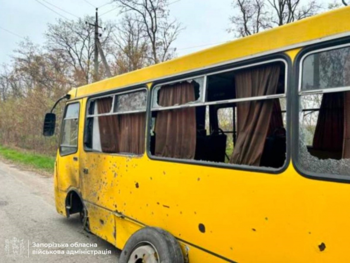 FPV-дрон РФ попал в автобус «Богдан» в Запорожье. Фото: Запорожская ОВА