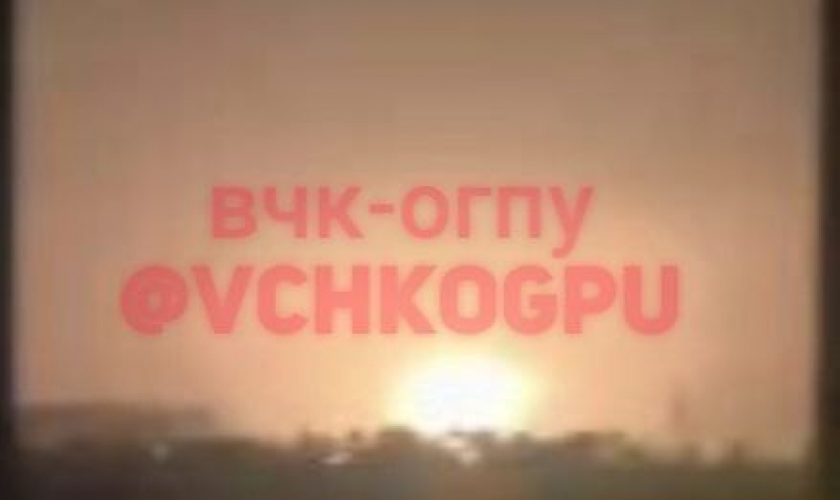 Зарево после удара в районе военной базы в Брянской области России. Фото: ВЧК-ОГПУ/Telegram