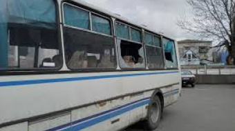 Под обстрел в Новой Каховке попал рейсовый автобус, погибли три человека. Фото:  соцсети