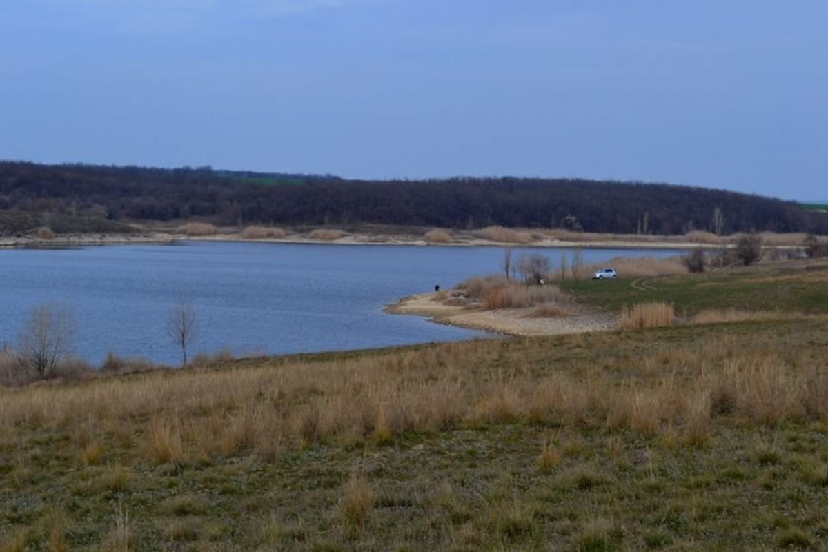 Старокримське (Кальчикське) водосховище біля окупованого Маріуполя Донецької області критично обміліло. Фото: +0629