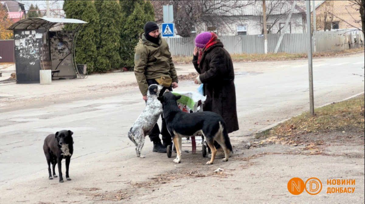 Води та тепла немає, щоб зігрітися, люди сплять із собаками: реалії прифронтової Донеччини