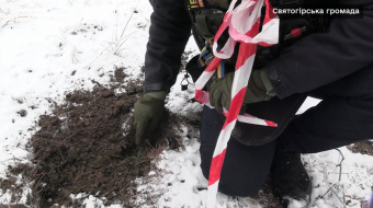 ГСЧС разминирует лес в нацпарке «Святые горы». Фото: кадр из видео