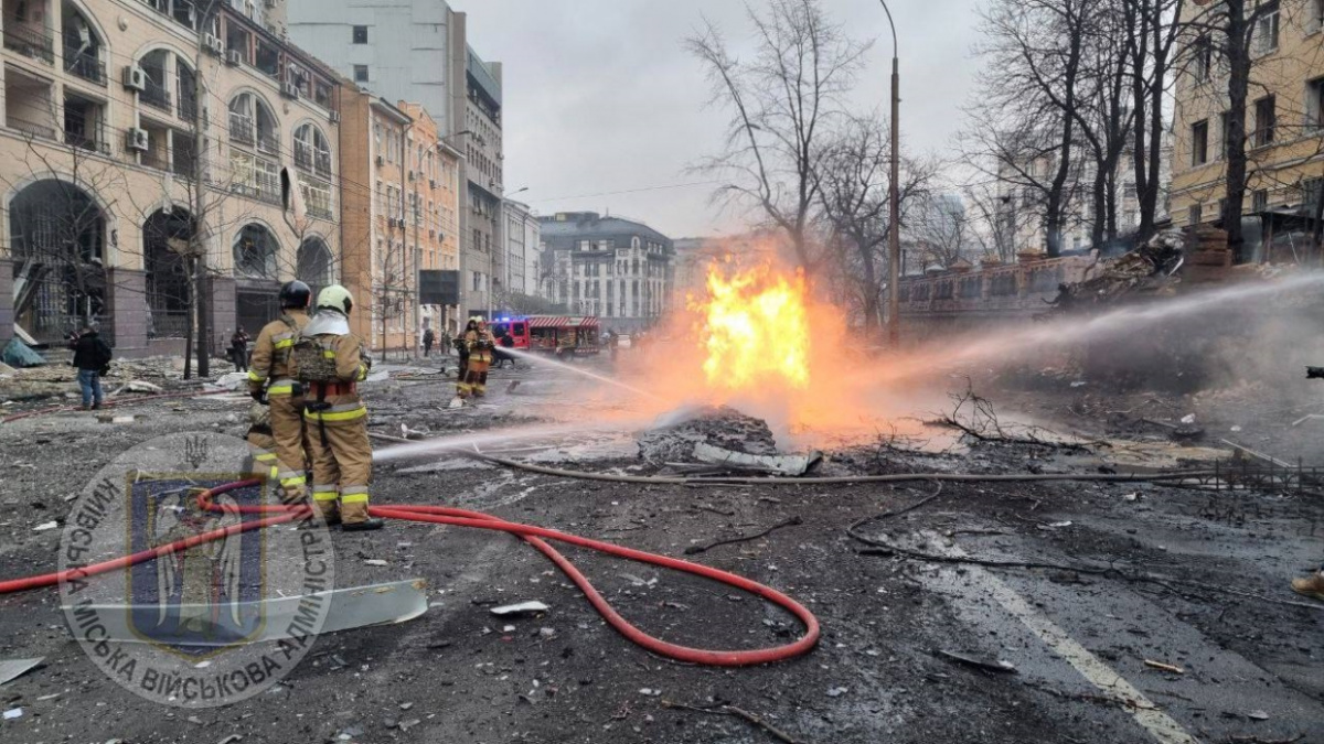 Вследствие атаки РФ повреждены тепломагистрали в Голосеевском районе. Фото: КГВА