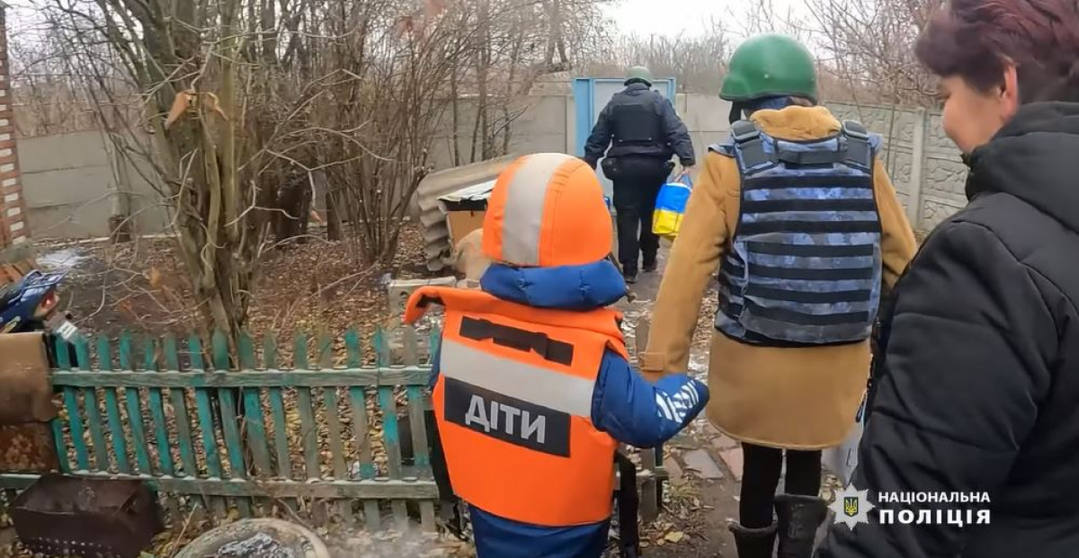 Евакуація дитини з батьками з Яблунівки. Фото: кадр із відео