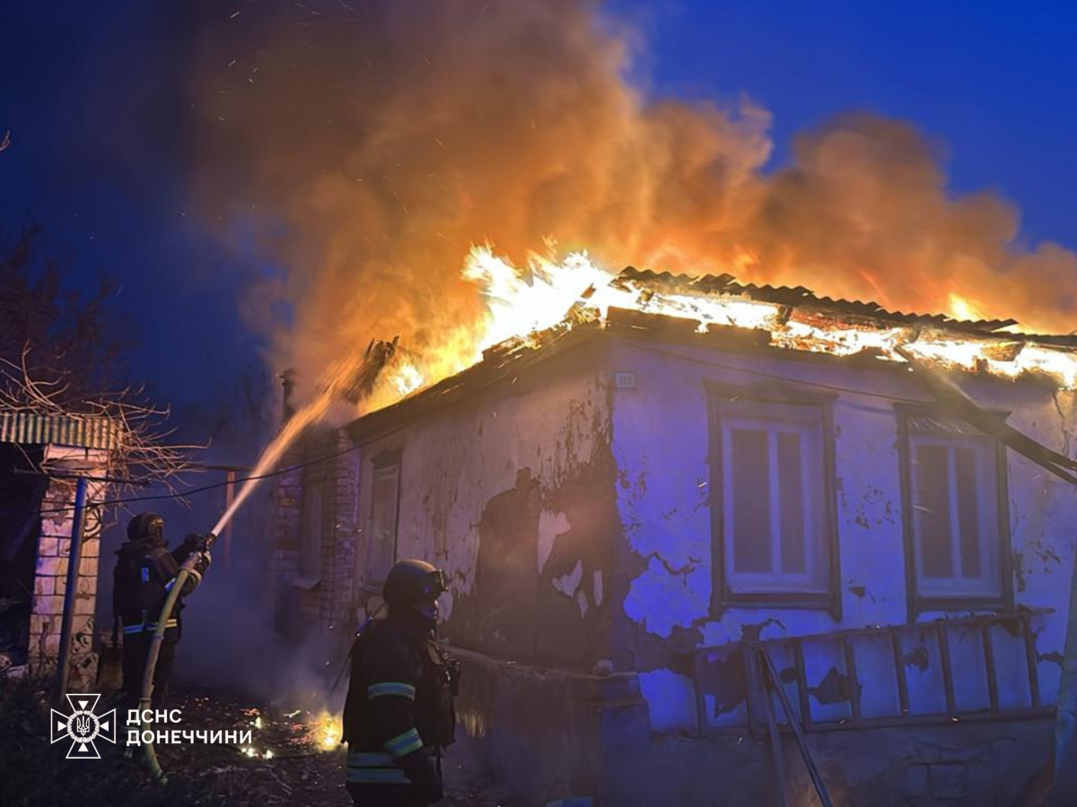 В Константиновке горел жилой дом. Фото: ГСЧС 