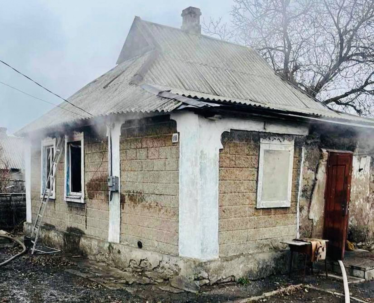 Пожар в частном доме в городе Родинское. Фото: Покровская ГВА