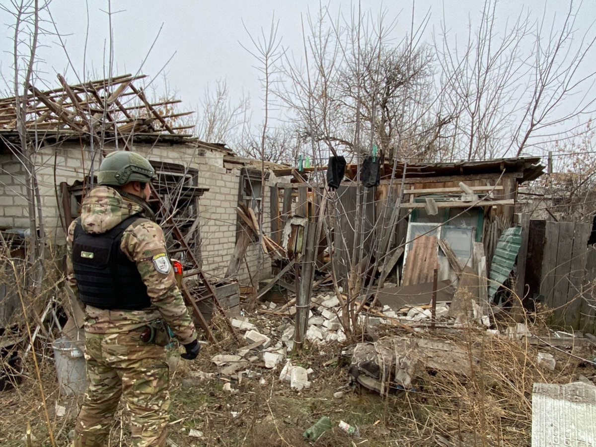 Последствия российского обстрела одного из населенных пунктов Донецкой области. Фото: ОВА