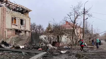 Результат авіаударів по Херсону. Фото: кадр із відео