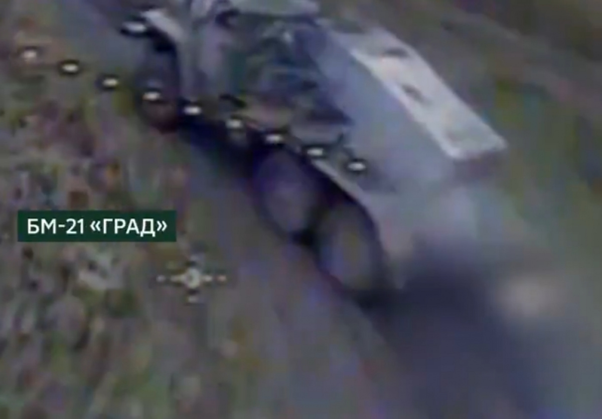 Удачный удар по РСЗО БМ-21 «Град» российских войск в Донецкой области.