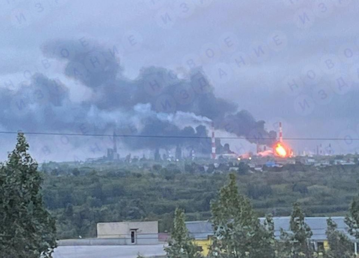 Безпілотники атакували нафтопереробний завод у російській Сизрані. Фото з місцевих пабліків
